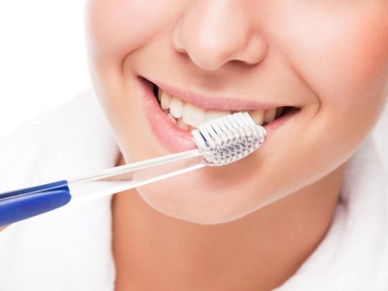 Chăm sóc răng miệng đúng cách sau khi trồng Implant 