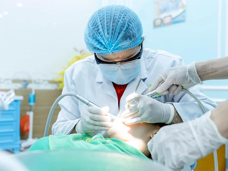 Kiểm tra sức khỏe và vệ sinh răng miệng