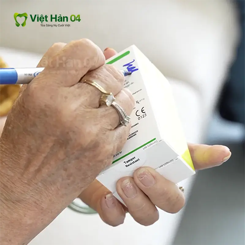 Ký tên trụ Implant chính hãng