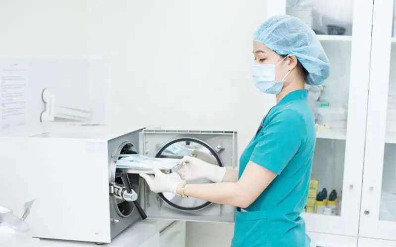 Lựa chọn cơ sở có quy trình vô trùng nghiêm ngặt đảm bảo an toàn