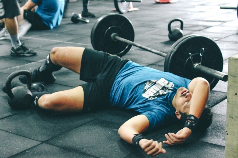 Tránh vận động mạnh và va chạm