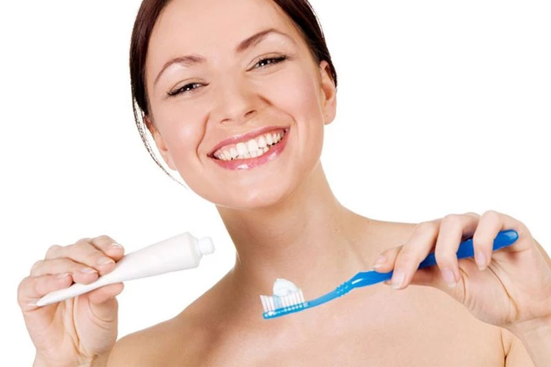 Vệ sinh răng miệng đúng cách sau khi cấy implant giúp lành thương nhanh chóng 